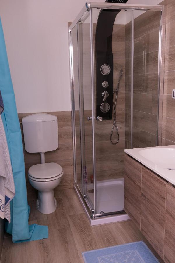 La Pelosa Apartment *